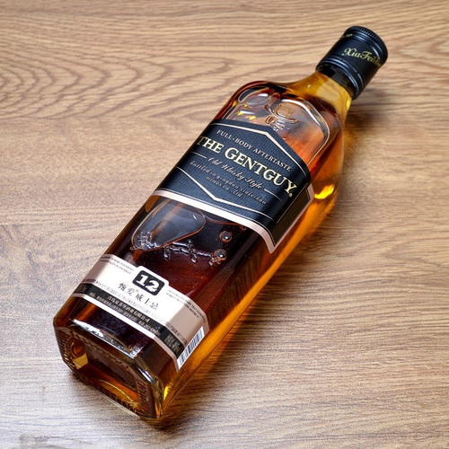 威士忌黑标方瓶40度调鸡尾酒