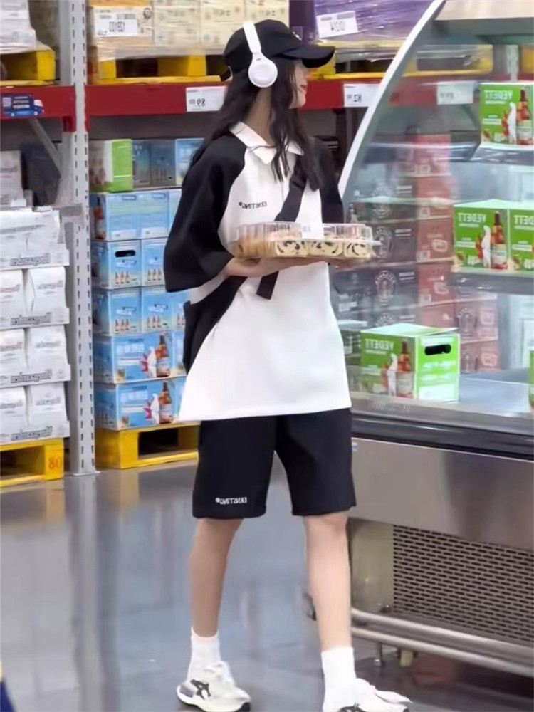인터넷 연예인 OOTD 운동복 정장 여성 여름 소금 스타일 연령 감소 느슨한 폴로 칼라 대조 반팔 패션 투피스 세트