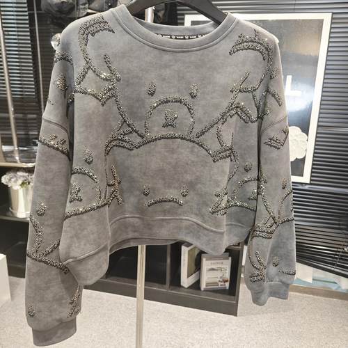 欧货重工烫钻小熊短款卫衣女