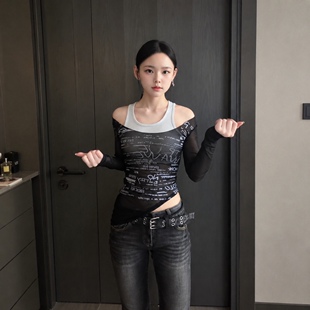 血丝绒同款辣妹风黑色露肩假两件字母印花秋季长袖T恤女修身显瘦