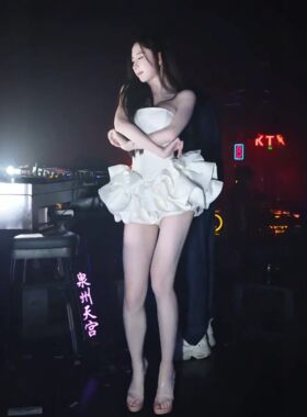 狐小妮同款抹胸花朵收腰蓬蓬裙