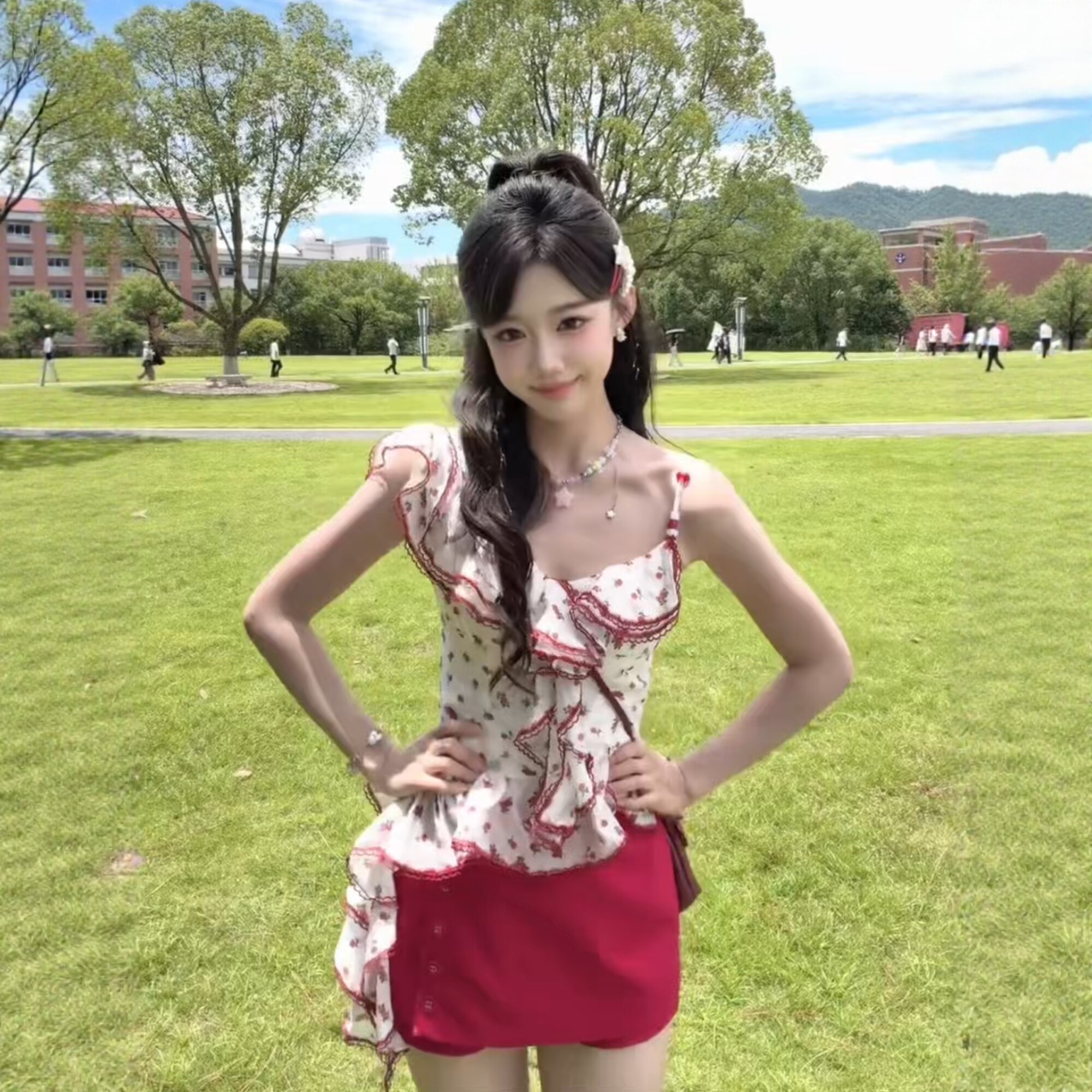 梁雯晶同款甜美碎花吊带裙套装