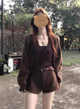 澄澄同款棕色毛衣开衫+V领连衣裙