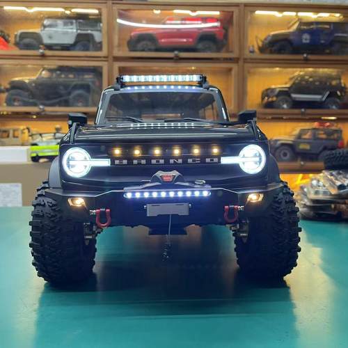 1/8易控4083 V3升级全金属前杠 带LED灯 可装双电机绞盘 无损安装