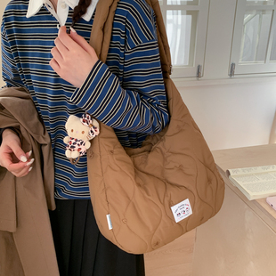 日系简约菱格刺绣单肩包包女大容量学院风可爱少女文艺风托特包