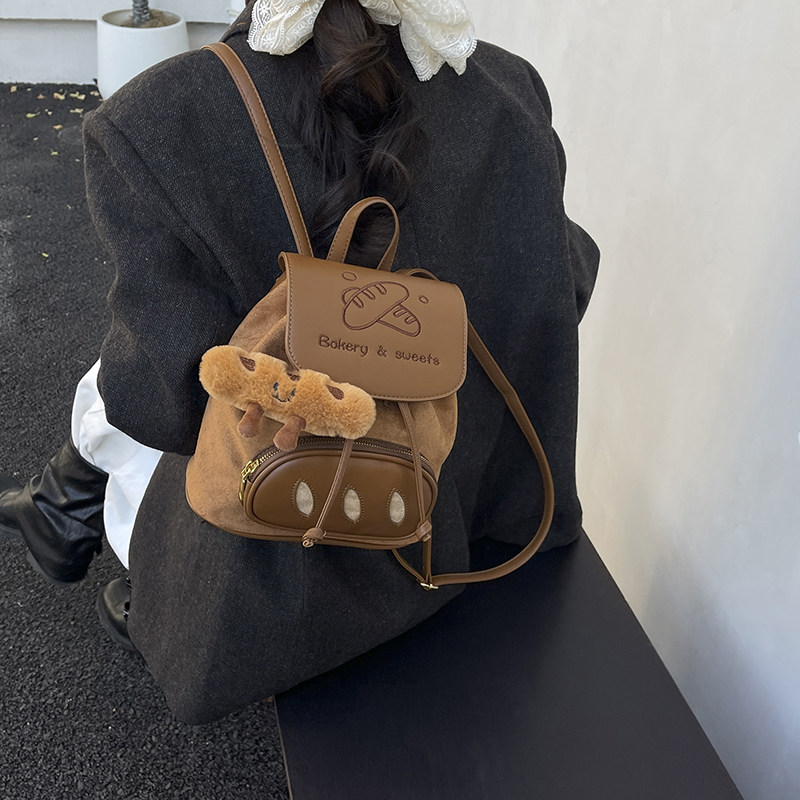 可爱面包刺绣小背包2025秋冬新款麂皮绒迷你双肩包女休闲外出包包