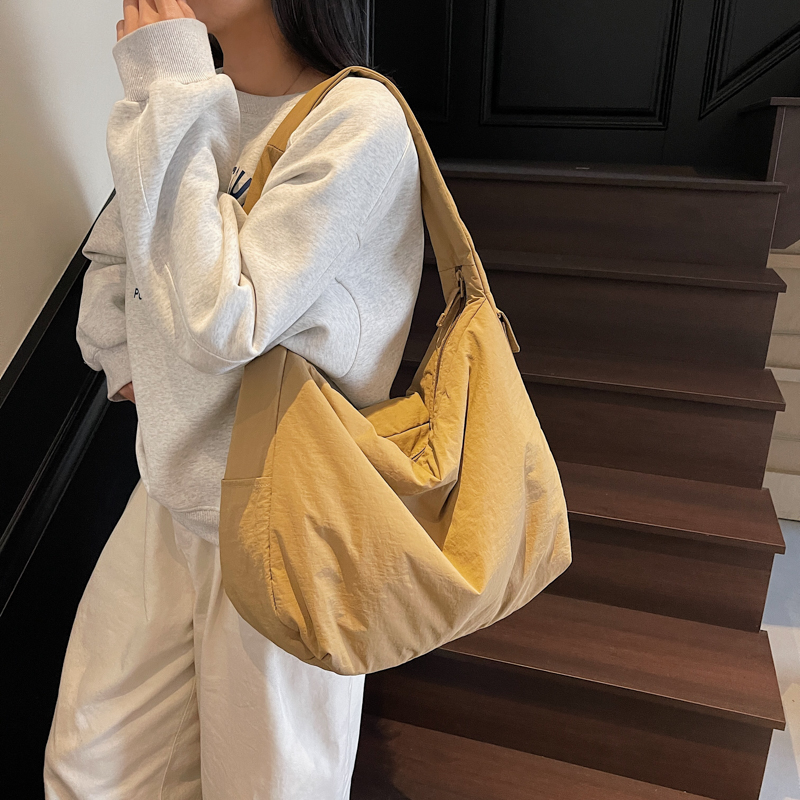 简约大容量单肩尼龙布手提袋