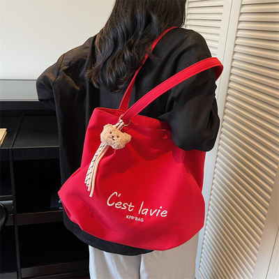 韩版小清新刺绣帆布单肩托特包