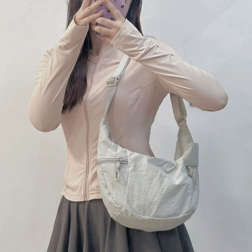 lu女士斜挎包饺子包牛角包便携多口袋骑行挎包时尚布包运动瑜伽包