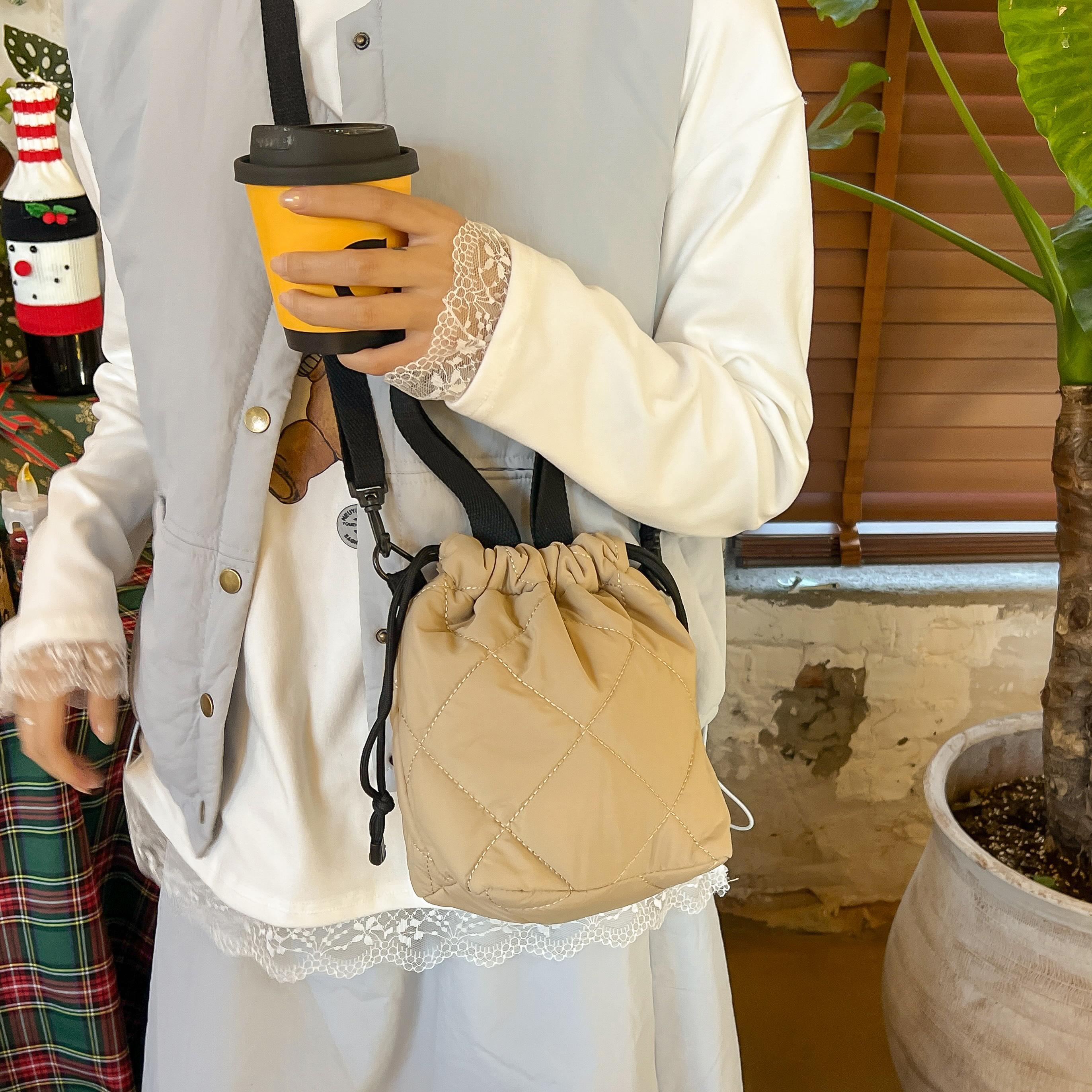 手提斜挎包休闲帆布羽绒水桶包