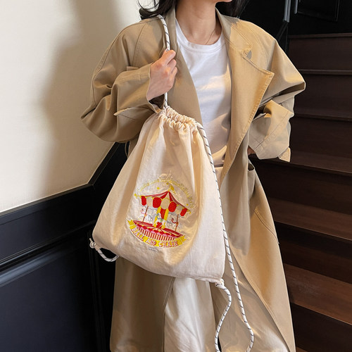 娜扎同款日系刺绣帆布双肩包