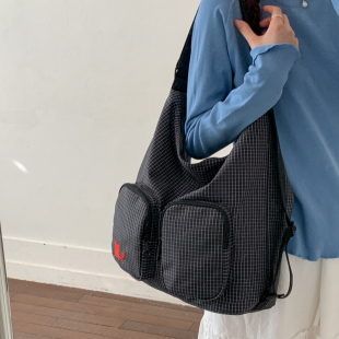 潮牌小众格纹多口袋双肩包女2026新款大容量多功能休闲通勤帆布包