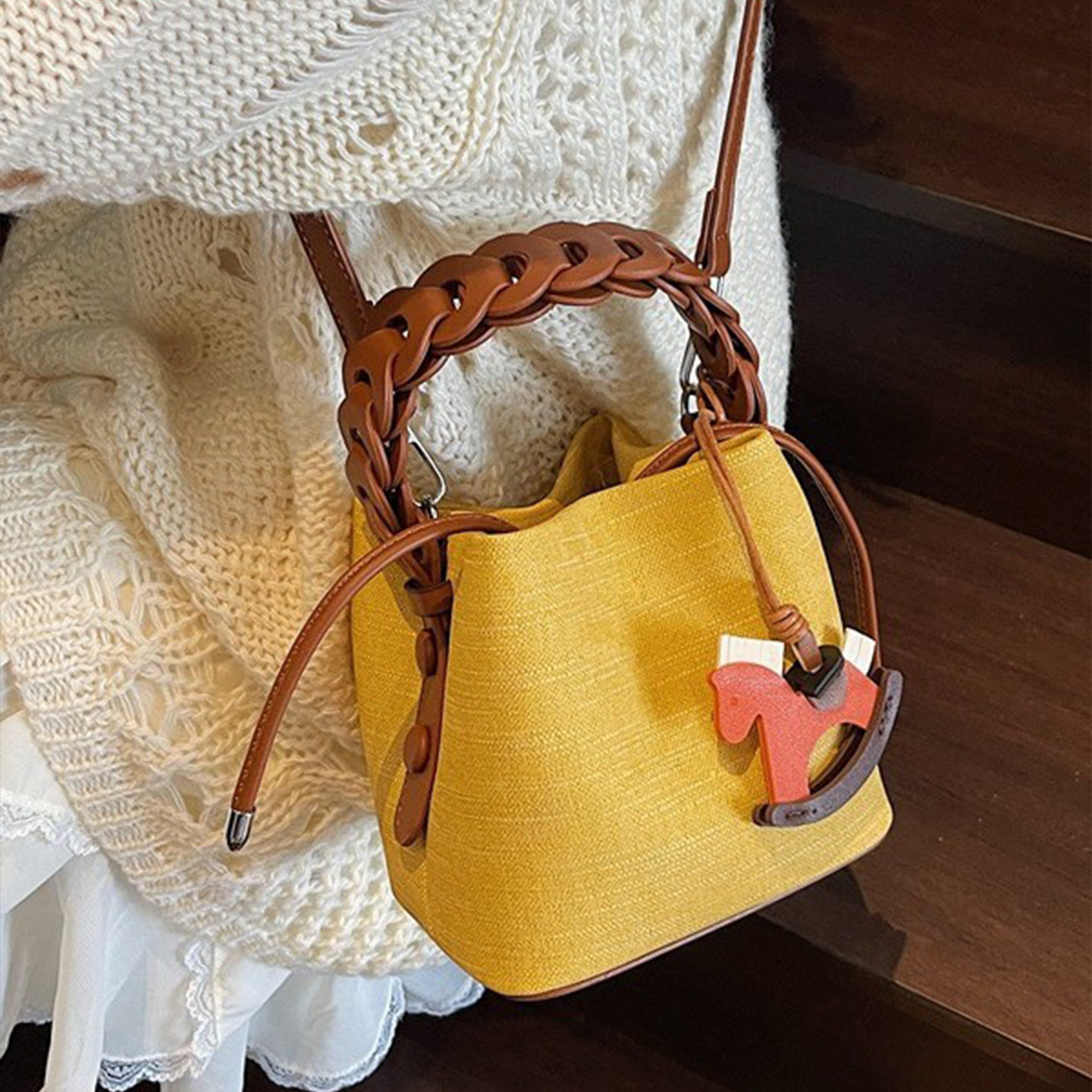 2025新款潮流时尚百搭手袋小众设计轻奢女包休闲手提包斜挎水桶包,箱包皮具/热销女包/男包,水桶包,淘宝优惠券,粉丝福利购,淘宝优惠卷