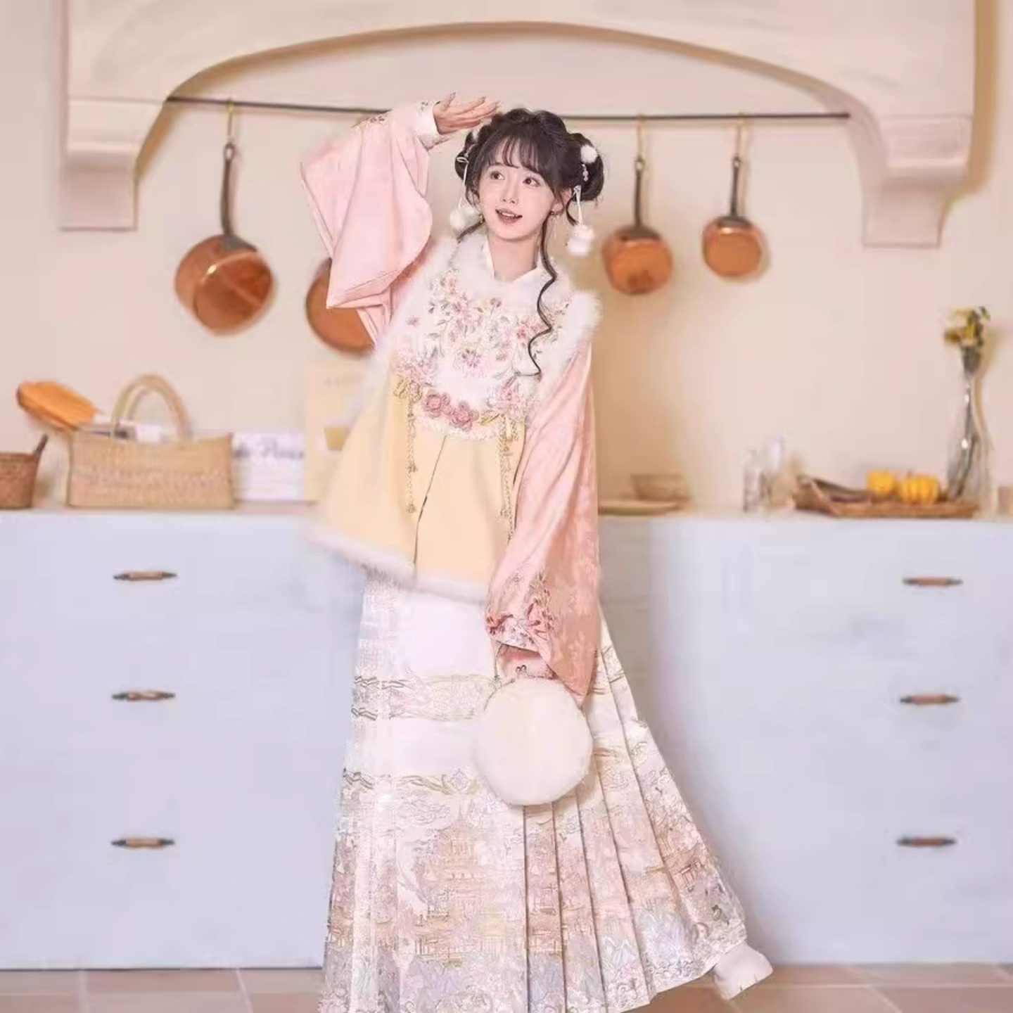 加绒奶油黄比甲燕云亭明制交领琵琶袖汉服织金妆花马面裙秋冬套装,女装/女士精品,汉服套装,淘宝优惠券,粉丝福利购,淘宝优惠卷