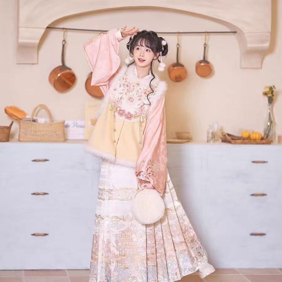 加绒奶油黄比甲燕云亭明制交领琵琶袖汉服织金妆花马面裙秋冬套装