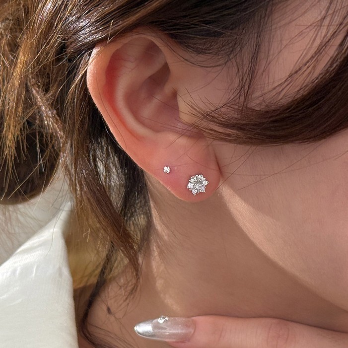 蒂奇S999纯银小众设计感雪花耳钉女简约时尚镶锆石日常百搭耳饰潮
