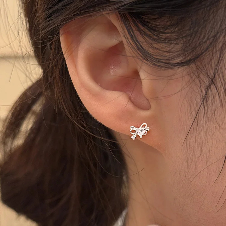 蒂奇S999纯银简约小巧蝴蝶结爱心耳钉女精致感小众心形闪锆耳饰潮