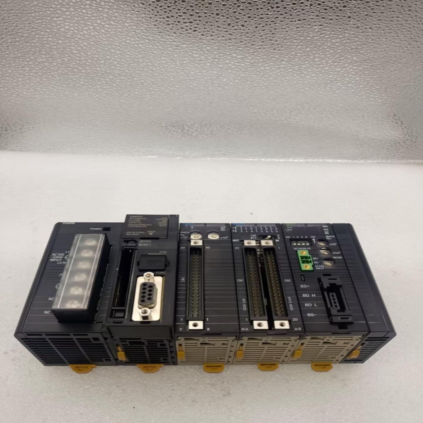 PA202 CJ2M-CPU13 CJ1W-NC213 CJ1W-MD261 CJ1W-CRM21整套