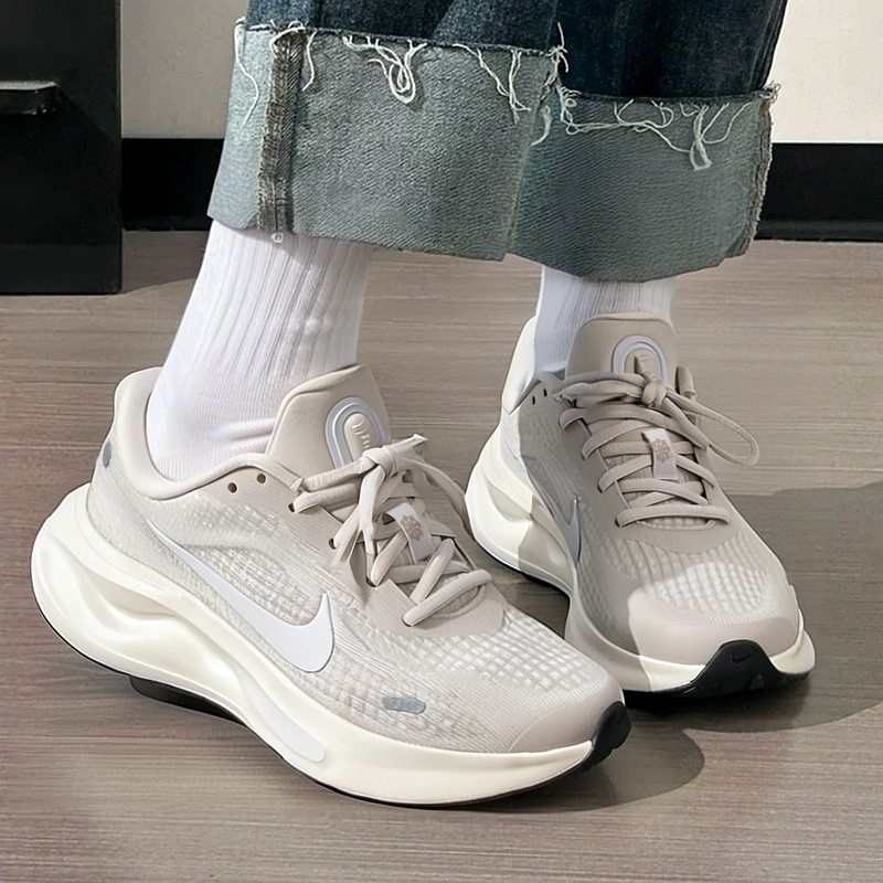 耐克女鞋运动鞋官方旗舰正品2025新款轻便减震跑步鞋休闲鞋IB4663