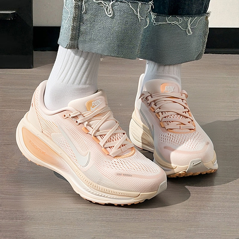 NIKE耐克女鞋2025冬季新款VOMERO 18运动鞋减震训练跑步鞋HM6804