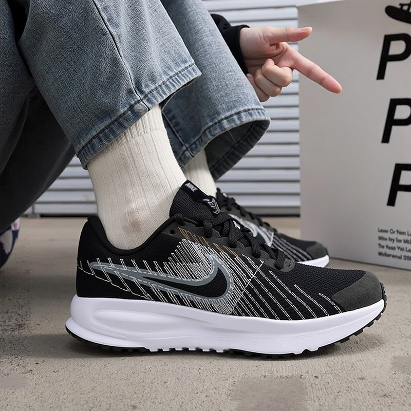 NIKE耐克女子跑鞋官方正品2025黑色运动鞋轻便透气通勤鞋Run Defy