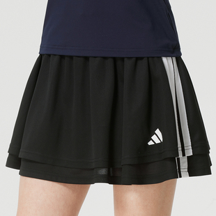 阿迪达斯女士短裙2026新款运动短裤时尚足球风休闲透气啦啦队裙裤