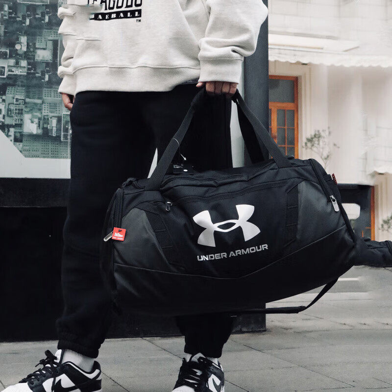 UA安德玛拎包男包女包新款健身运动包大容量挎包旅行包136922