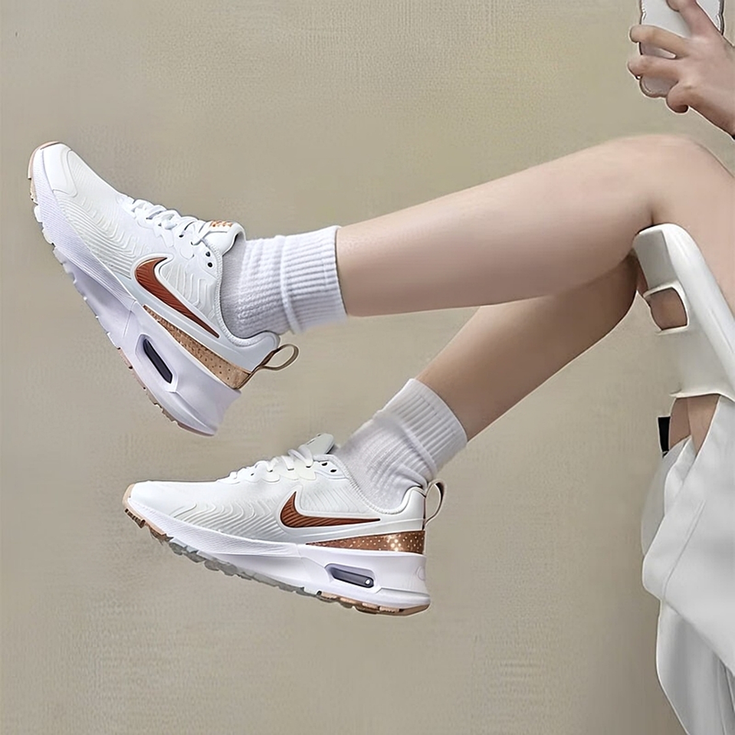 耐克女鞋AIRMAXNUAXIS休闲鞋