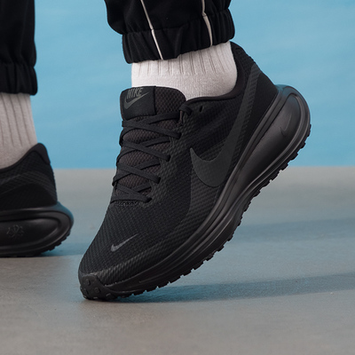 NIKE耐克男子跑步鞋男鞋冬季新款轻便运动鞋REVOLUTION 8户外跑鞋