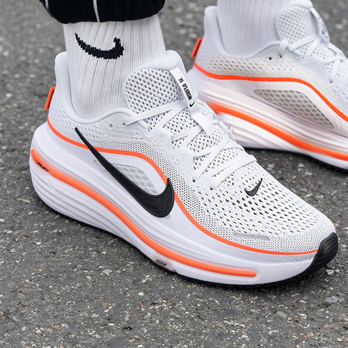 NIKE男夏季网面透气缓震跑步鞋