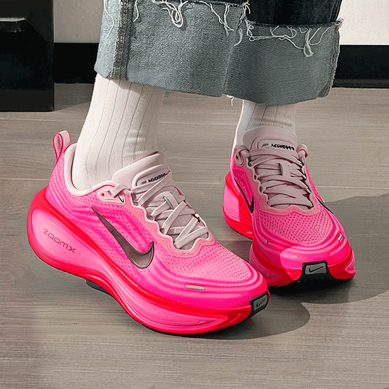 耐克NIKE超级迈柔女鞋跑步鞋2025冬季新款透气VOMERO PLUS运动鞋