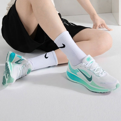 NIKE耐克官方女鞋小迈柔男女童VOMERO 18大童公路跑步鞋HQ2157