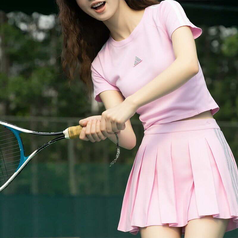 阿迪达斯短袖短裙女装圆领透气运动套装跑步训练健身T恤两件套