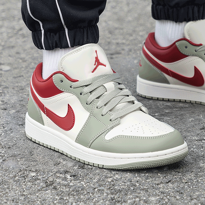 NIKE耐克篮球板鞋男鞋秋季新款AIR JORDAN 1运动鞋轻便复古休闲鞋