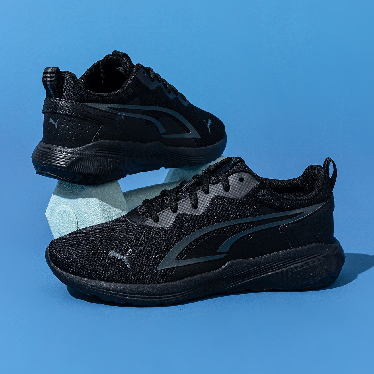 简约鞋面设计搭配透气网布