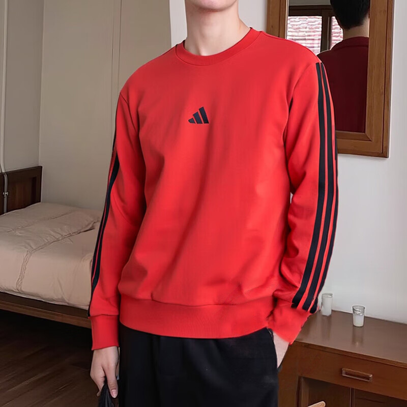 阿迪达斯adidas官方情侣卫衣男女2025新款红色休闲圆领长袖套头衫