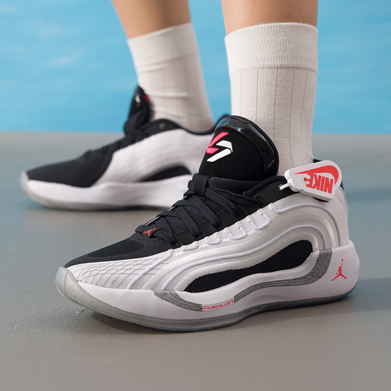 Nike耐克篮球鞋女鞋2025秋季新款大童鞋JORDAN LUKA 4实战训练鞋