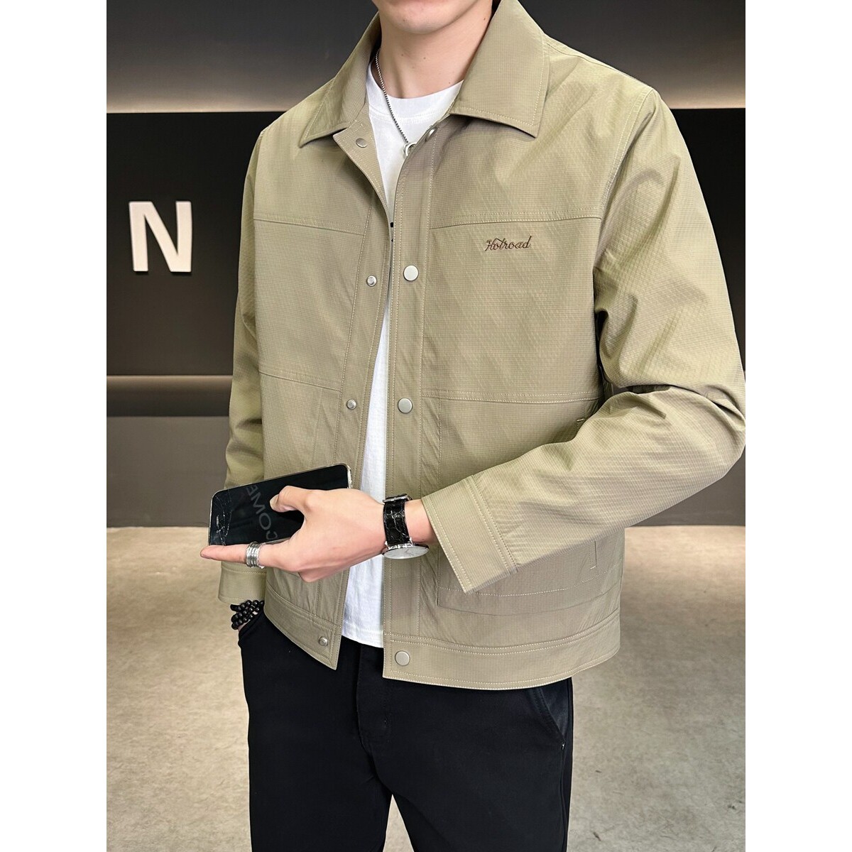 春秋季翻领夹克男士2026新款正肩款修身格纹抗皱行政外套薄款男装