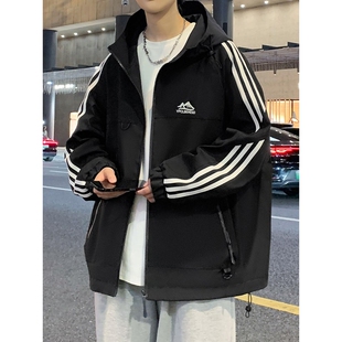 2026新款春秋季青少年外套男孩初中学生潮牌宽松高级感运动冲锋衣