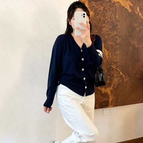 大码女装减龄v领针织开衫女2026秋款胖mm学院风条纹撞色外套