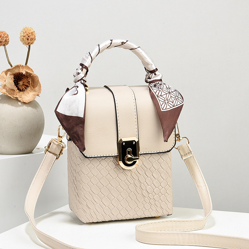 高级感手机包斜挎包2024新款女包迷你小包包百搭上班小拎包米白潮