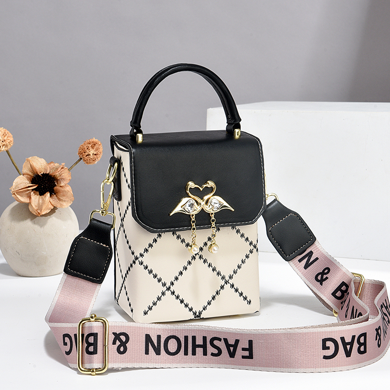 秋冬洋气斜挎包迷你小包包装手机包学生紫色女包2024新款包包少女