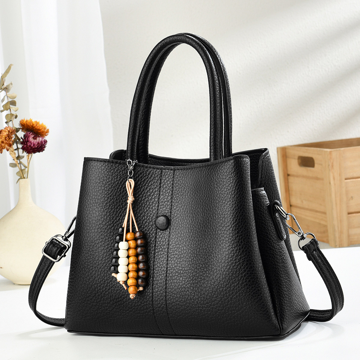 简约黑色2025新款高级感手提包女大容量时尚百搭单肩斜挎包城市风