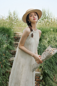 文艺气质高级感连衣裙2023新款女夏宽松长裙海边度假挂脖仙女裙仙图片 文艺气质高级感连衣裙2023新款女夏宽松长裙海边度假挂脖仙女裙仙图片