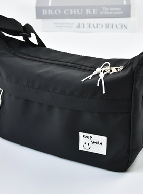 新款时尚百搭单肩斜挎包男女简约纯色牛津布肩包斜挎包女包大容量