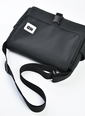 原创新款时尚百搭黑色牛津布轻便斜挎包男士单肩包休闲商务邮差包