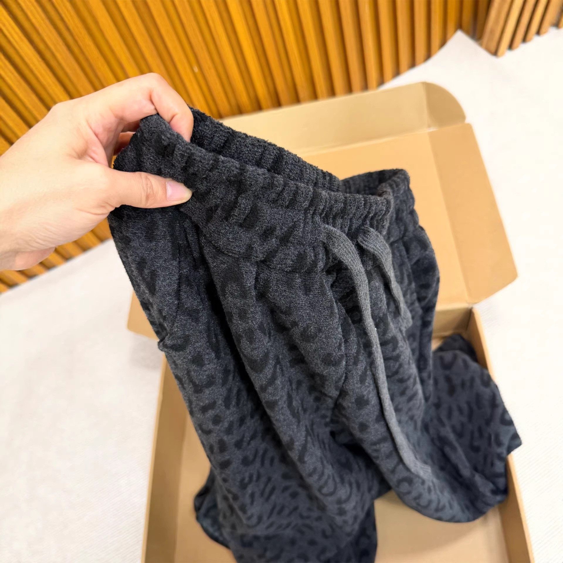 好版型胖mm显瘦显腿长阔腿裤秋冬季女生豹纹图案慵懒松弛感休闲裤,女装/女士精品,休闲裤,淘宝优惠券,粉丝福利购,淘宝优惠卷