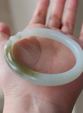 「青苔」新疆和田玉糖白玉带翠色不规则异形手镯53mm 稀有三色