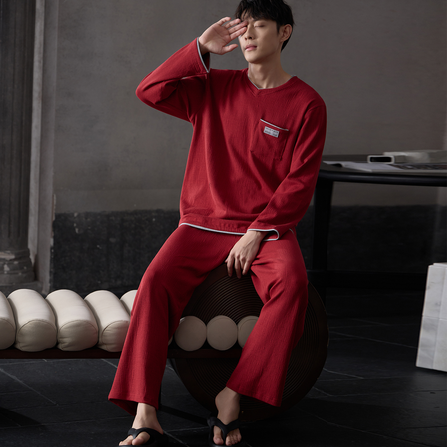 红色系极简男士睡衣套装