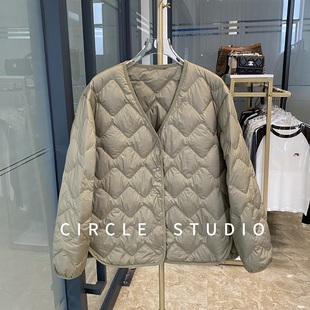 出口单 设计感波浪纹衍缝简约V领90白鸭绒蓬松轻盈保暖羽绒服女